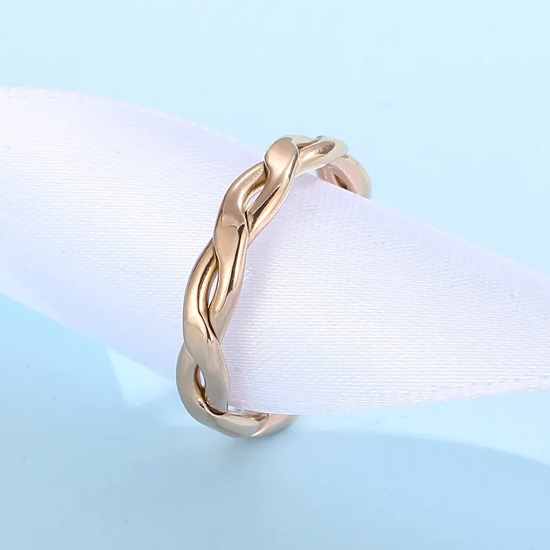 Stainless Steel Ring 18K Gold-Plated Twisted Pattern Jewelry Suitable for Daily Wear
