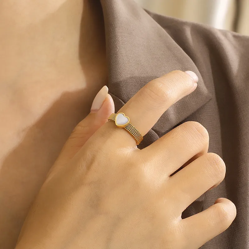 Korean Fashion Stainless Steel Strap Ring Design with Heart Inlaid Shell Ring