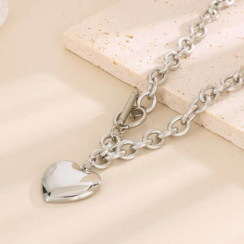 Fashionable and Minimalist Stainless Steel Smooth Heart Pendant with an Ot Buckle Bracelet Necklace Set