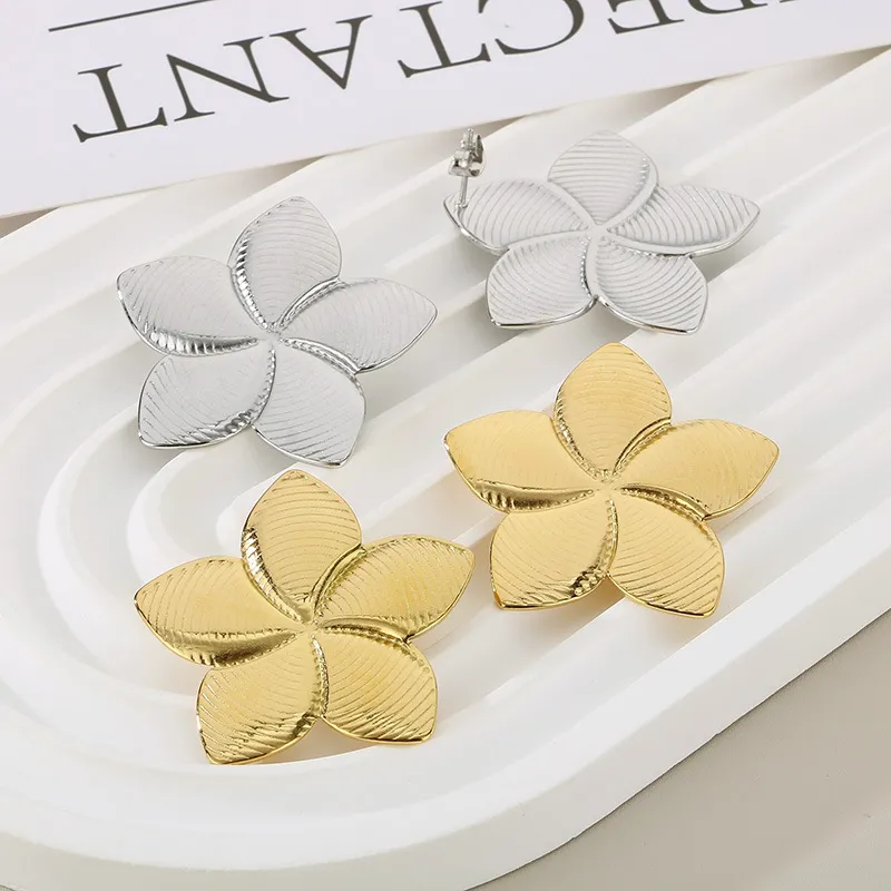 Fashionable and High-End Stainless Steel Irregular Flower Shaped Women's Atmospheric Gold Earrings