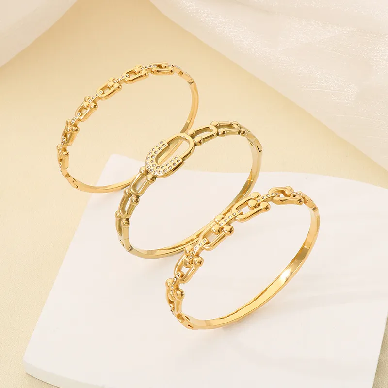 European and American Style Hollowed-out U-Shaped Horseshoe Buckle 18K Vacuum Electroplated Bangles