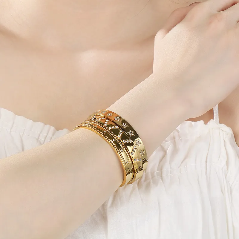 Retro Light Luxury Round Diamond Inlaid Stainless Steel Bracelet Women Starry Buckle Bracelet