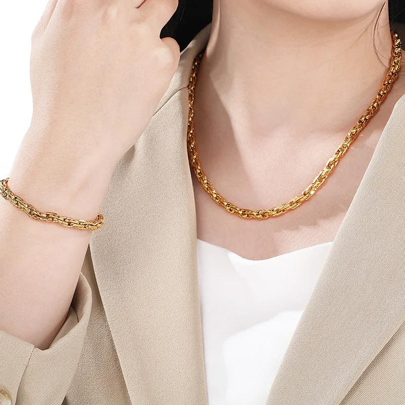 Fashionable Electroplated 18 Gold Personalized Jewelry Wholesale Stainless Steel Embossed Twisted Chain Set