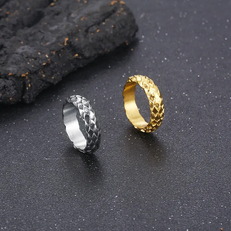 Simple and Individualistic Anti-Scale Ring, China-Chic Punk Retro Vintage 6mm Vacuum Plated Snake Scale Stainless Steel Men's Ring