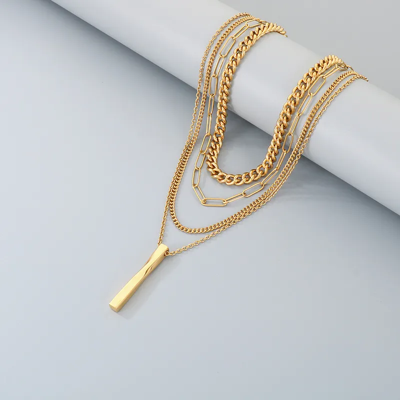 Trendy People Wear Multi-Layered Chain Necklaces with a Sense of Luxury, Twisted Metal Bars, Small Gold Bars, Stainless Steel Pendants, and Necklaces