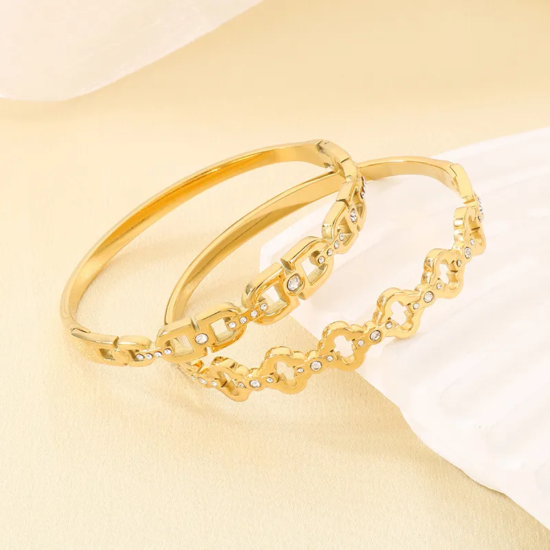 Trendy Diamond-Encrusted Stainless Steel 8K Gold-Plated Buckle Bracelet for Women Jewelry