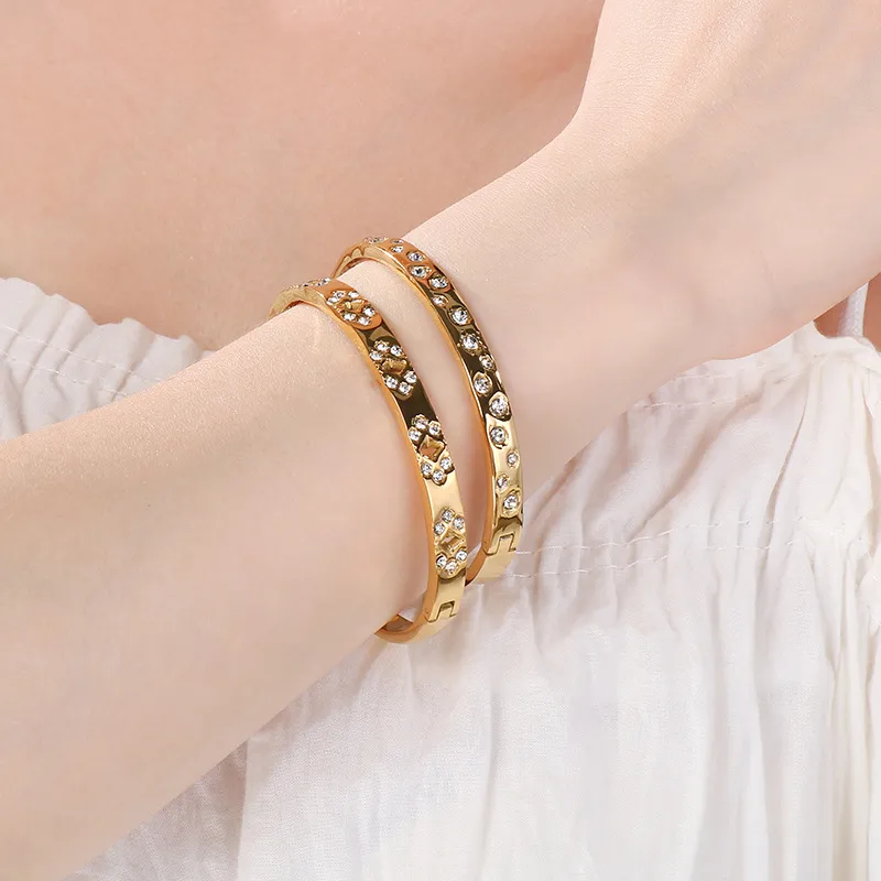 European and American Popular Fashion High-End Starry Stainless Steel Bracelet for Women 18K Gold Plated Bangles