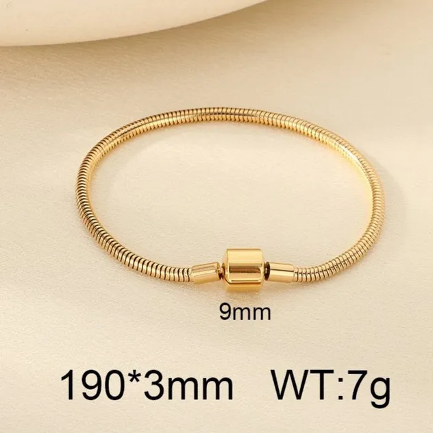 Light Luxury Circular Snake Chain Bracelet with Heart Charm