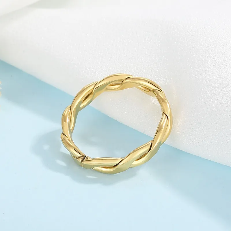 Stainless Steel Ring 18K Gold-Plated Twisted Pattern Jewelry Suitable for Daily Wear
