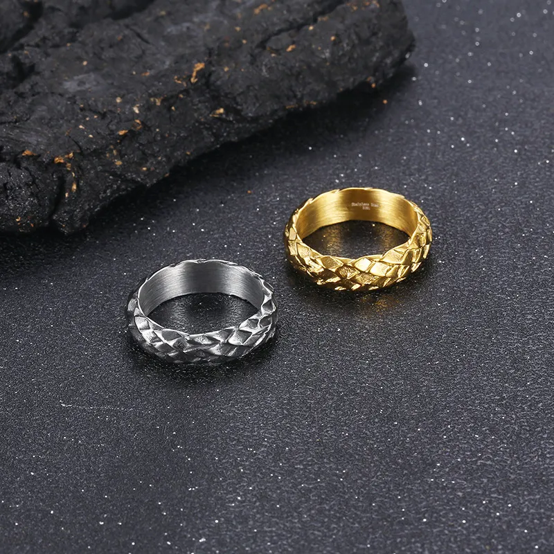 Simple and Individualistic Anti-Scale Ring, China-Chic Punk Retro Vintage 6mm Vacuum Plated Snake Scale Stainless Steel Men's Ring