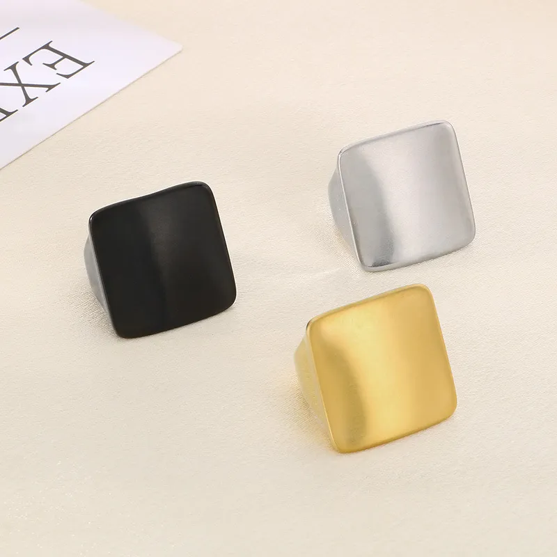 Sandblasted Surface with Laser-Engravable Logo Rings for Men and Women