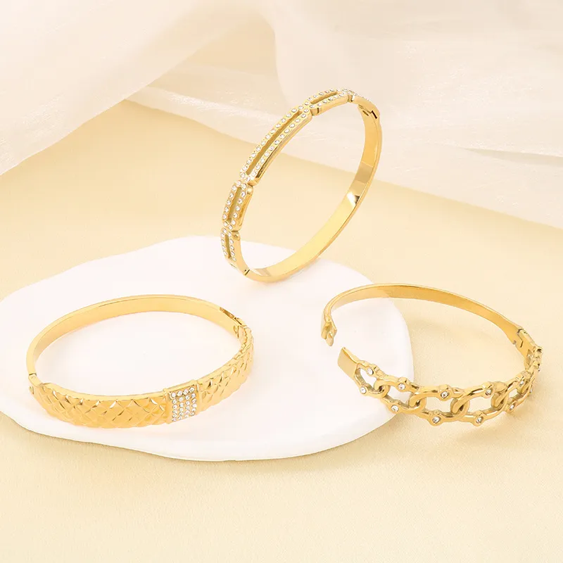 Trendy Diamond-Encrusted Stainless Steel 8K Gold-Plated Buckle Bracelet for Women Jewelry