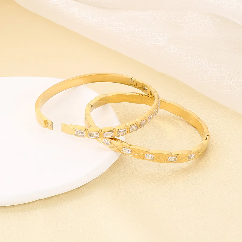 European and American Popular Fashion High-End Starry Stainless Steel Bracelet for Women 18K Gold Plated Bangles
