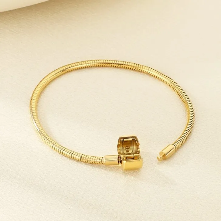 Light Luxury Circular Snake Chain Bracelet with Heart Charm