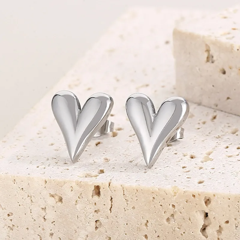 Fashionable Metal Earrings 18K Gold-Plated Stainless Steel Heart-Shaped Earrings for Women