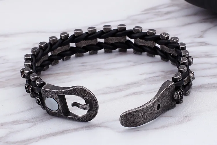 Men's Punk Style Stainless Steel Creative Skull Woven Leather Bracelet Accessory