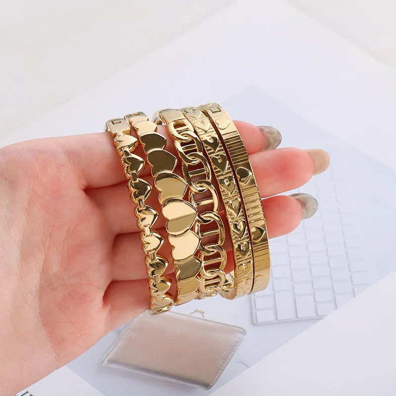 Vintage Heart Shape Stainless Steel Bracelet for Women High-End Charm Luxury Jewelry Bangle
