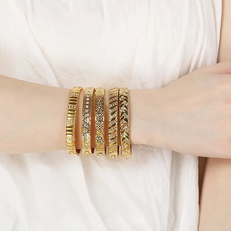 Retro Light Luxury Round Diamond Inlaid Stainless Steel Bracelet Women Starry Buckle Bracelet
