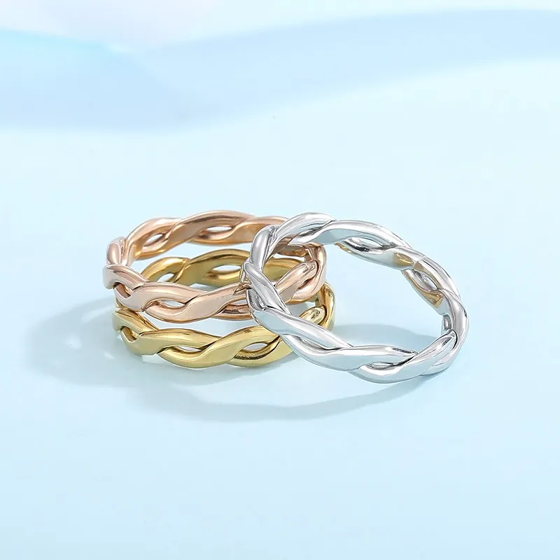 Stainless Steel Ring 18K Gold-Plated Twisted Pattern Jewelry Suitable for Daily Wear