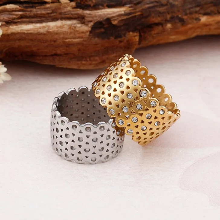 Popular Vacuum-Plated 18K Gold Openwork Diamond-Set Ring