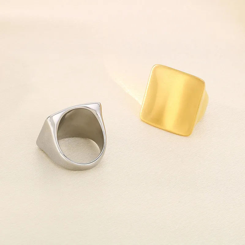 Sandblasted Surface with Laser-Engravable Logo Rings for Men and Women