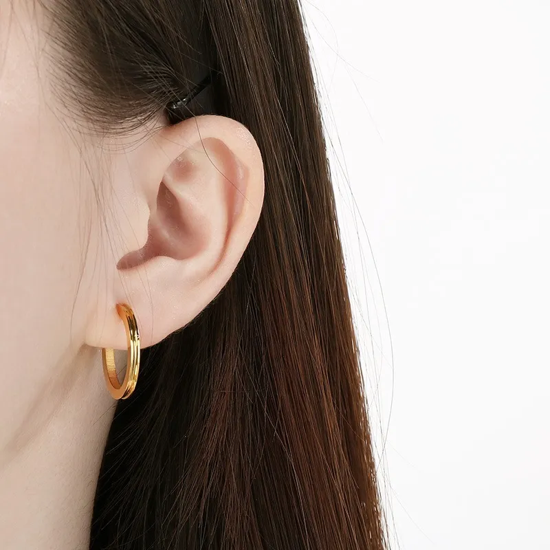 Trendy and Fashionable Stainless Steel Classic Curved Circular Temperament Girl Earrings Jewelry