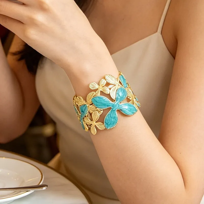 Exaggerated Women's Flower Style Stainless Steel Drip Oil Opening Bangle