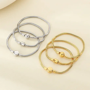 Light Luxury Circular Snake Chain Bracelet with Heart Charm