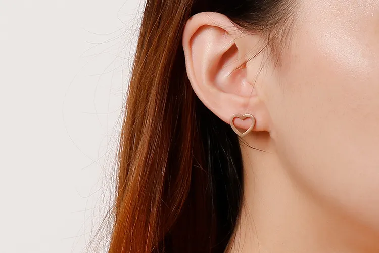 European American Fashion Minimalist Trendy Earrings Stainless Steel Hollow Heart Stud Earrings