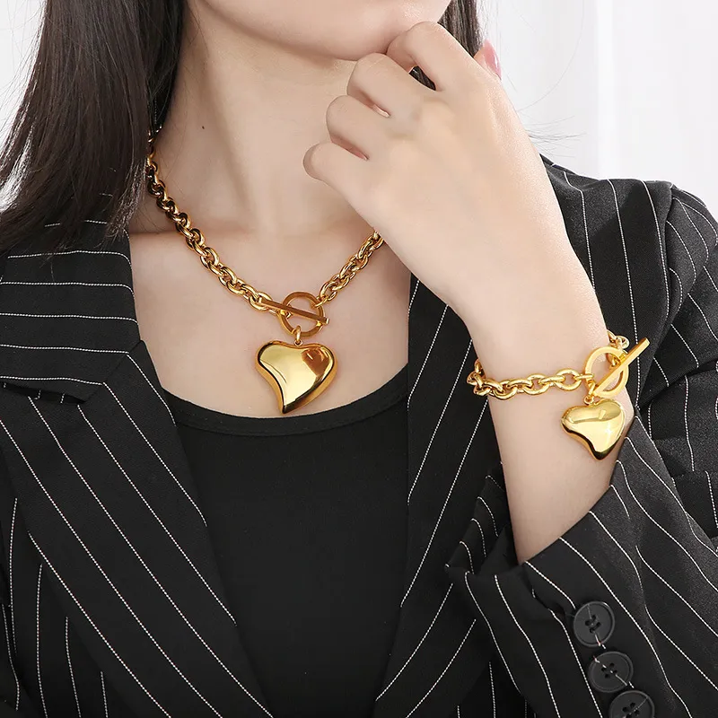 Fashionable Spicy Girl Three-Dimensional Hollow Heart Pendant Style