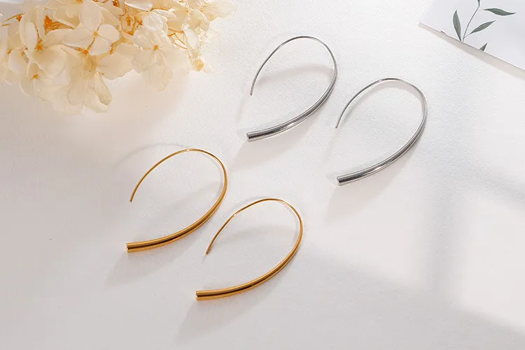 Commuting Versatile Minimalist Curved Earhook for Women, with a Unique Design and Stainless Steel Earrings