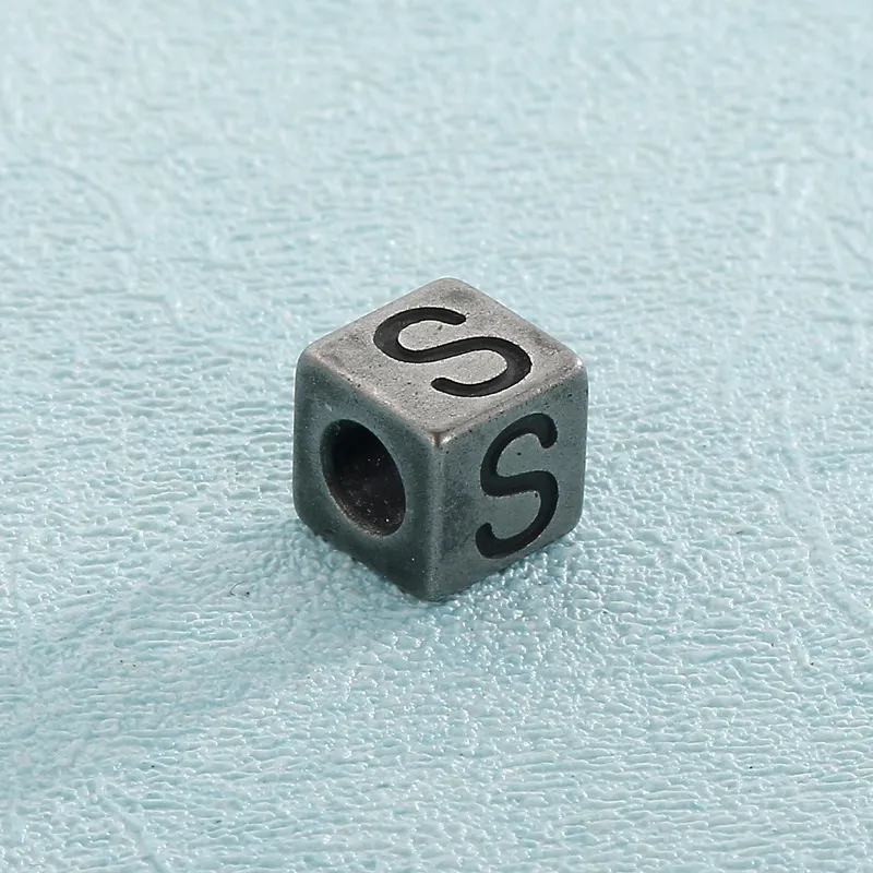 Manufacturer Fashion 26 English Letter Pendant Personalized Stainless Steel Square Bead DIY Bracelet Jewelry Accessories
