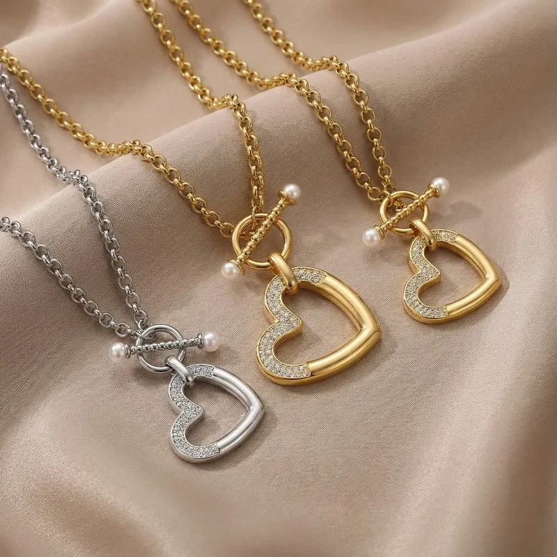 Fashionable Hollowed-out Diamond-Encrusted Heart Pendant Women's Stainless Steel Necklace and Earring Set