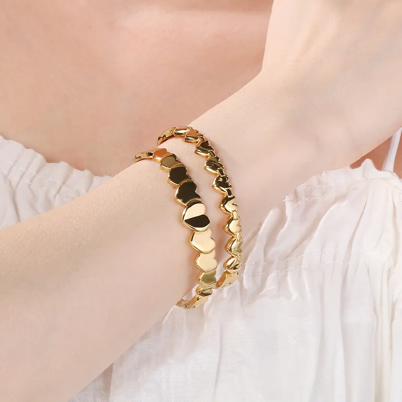 Vintage Heart Shape Stainless Steel Bracelet for Women High-End Charm Luxury Jewelry Bangle