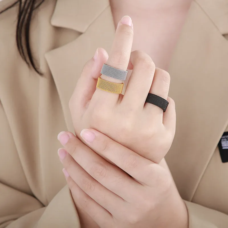Deformable Neutral Stainless Steel Ring with Innovative Mesh Surface