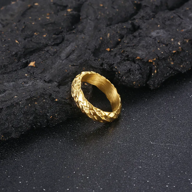 Simple and Individualistic Anti-Scale Ring, China-Chic Punk Retro Vintage 6mm Vacuum Plated Snake Scale Stainless Steel Men's Ring