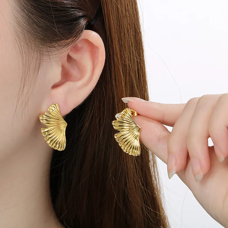 Fashionable and High-End Stainless Steel Irregular Flower Shaped Women's Atmospheric Gold Earrings
