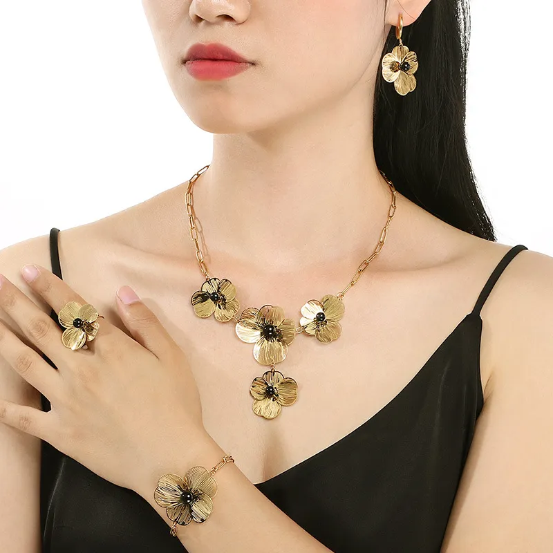 Retro Hollow Floral Core Flower Jewelry Set Tassel Stainless Steel 4-Piece Jewelry Set