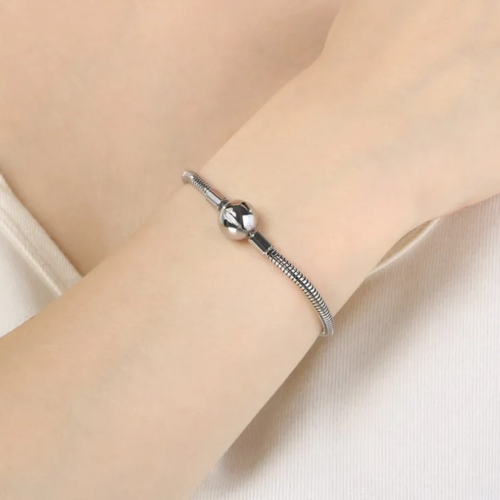 Light Luxury Circular Snake Chain Bracelet with Heart Charm
