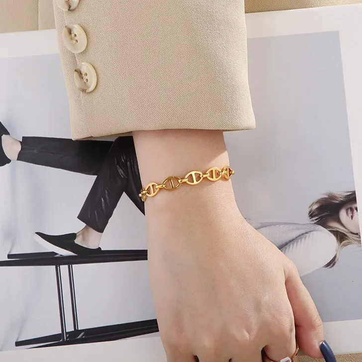 Stylish 18K Gold Plated Chain Bracelet for Women in Stainless Steel