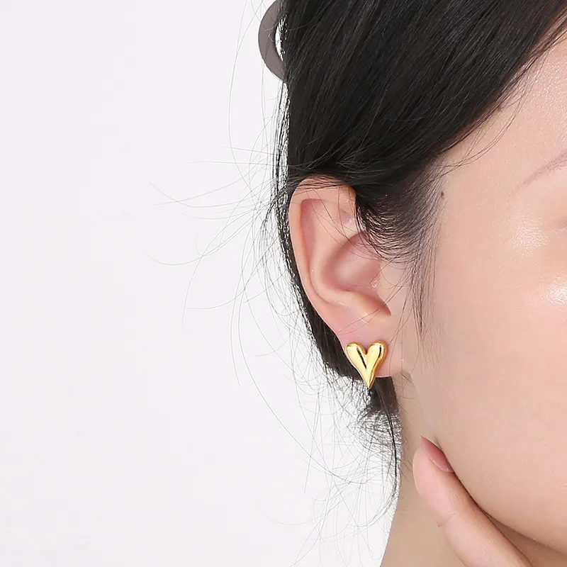 Fashionable Metal Earrings 18K Gold-Plated Stainless Steel Heart-Shaped Earrings for Women