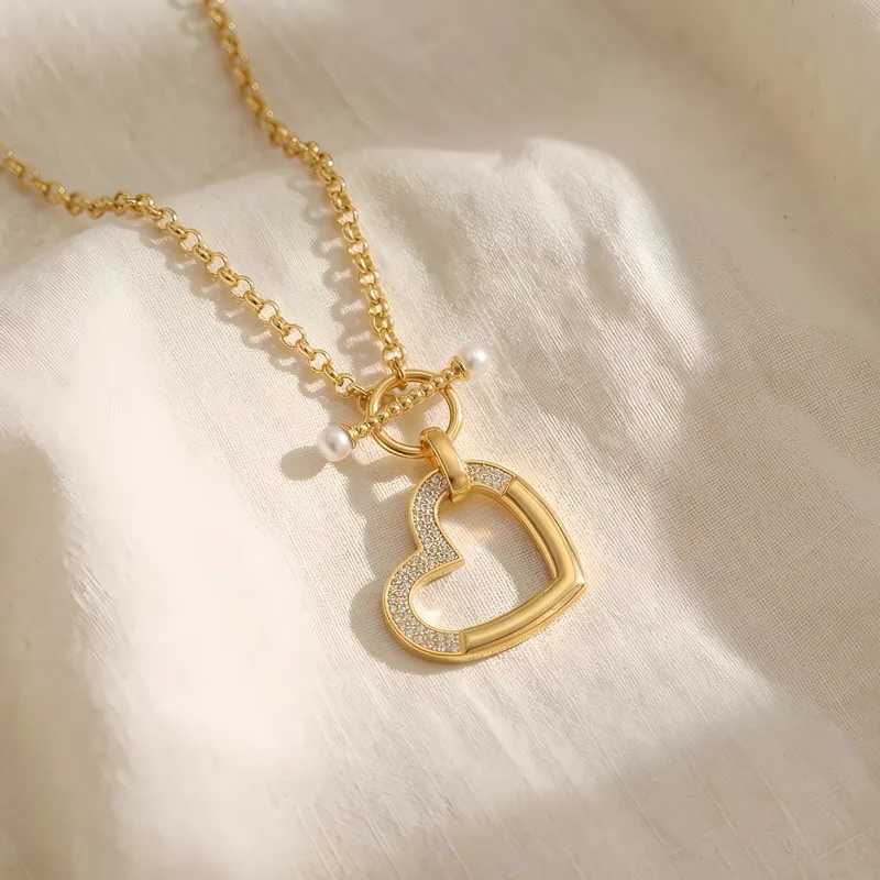 Fashionable Hollowed-out Diamond-Encrusted Heart Pendant Women's Stainless Steel Necklace and Earring Set