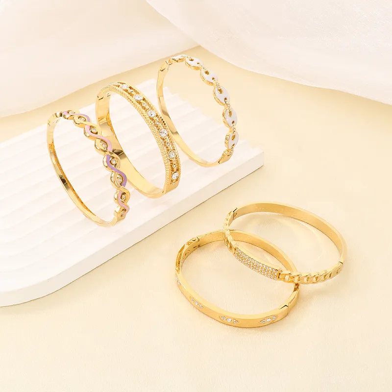 Vintage-Style Diamond-Encrusted Vintage-Style Diamond-Encrusted Stainless Steel Gold Bangles for Women