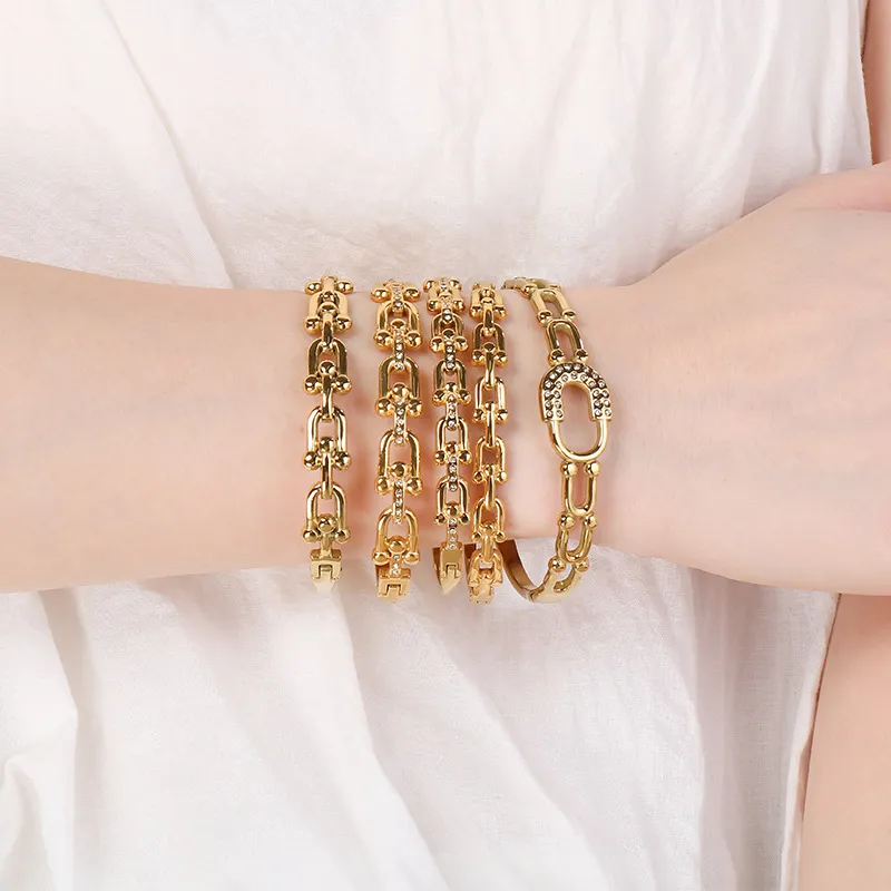 European and American Style Hollowed-out U-Shaped Horseshoe Buckle 18K Vacuum Electroplated Bangles