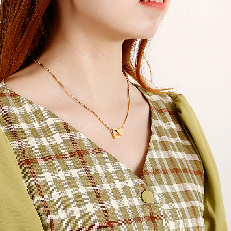 Minimalist and Personalized Stainless Steel 26 Letter Heart Pullable Necklace Wholesale