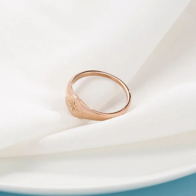 Chic Eight-Pointed Star Ring for Stylish Women's Accessories