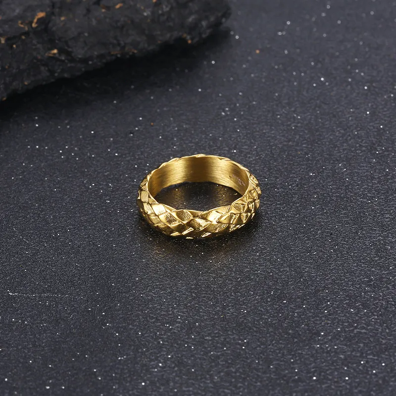 Simple and Individualistic Anti-Scale Ring, China-Chic Punk Retro Vintage 6mm Vacuum Plated Snake Scale Stainless Steel Men's Ring