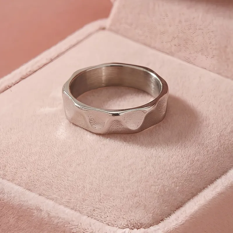 European American Fashion Grid Round Ring Textured Irregular Pattern Stainless Steel Personalized Ring Wholesale