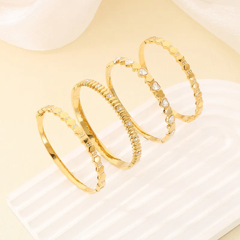 18K Gold-Plated Stainless Steel Gold Bracelet Diamond-Encrusted Bangle for Women