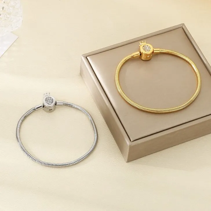 Light Luxury Circular Snake Chain Bracelet with Heart Charm